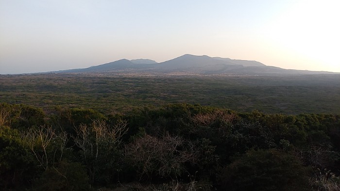三原山  大島温泉 ホテルの窓より