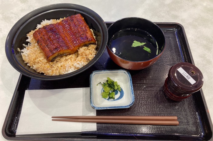 遅めの昼食はせっかくなので鰻