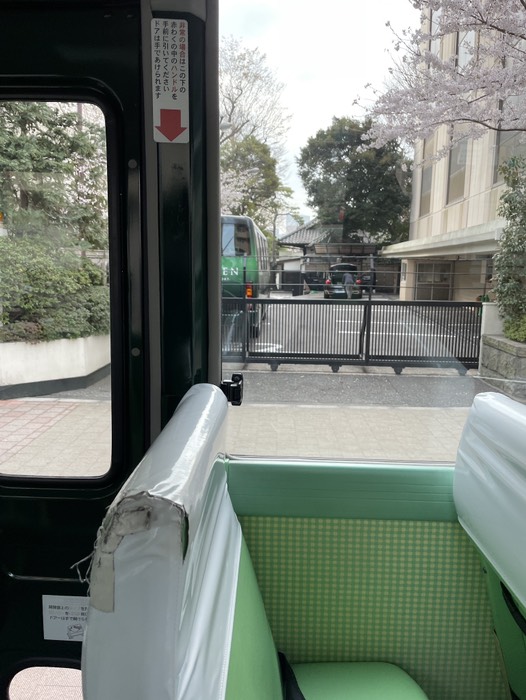 聖心女子学院前