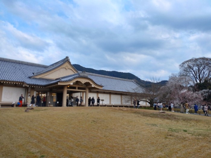 霊宝館