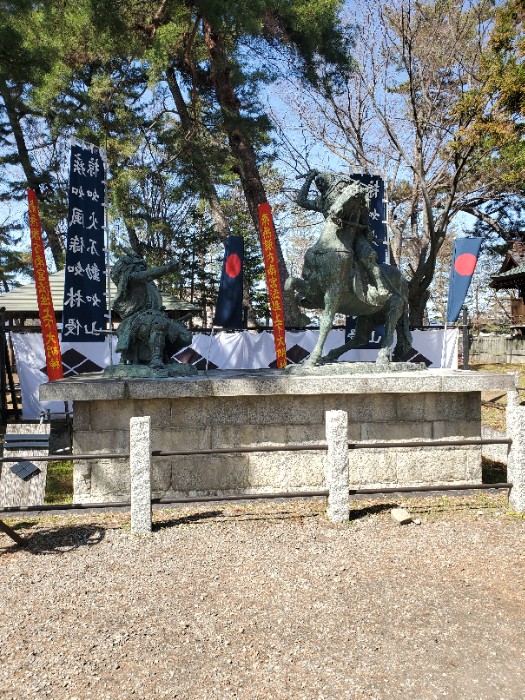 武田信玄、上杉謙信の銅像