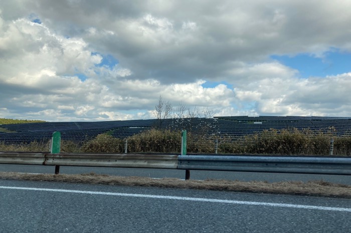 ソーラーパネルたくさん