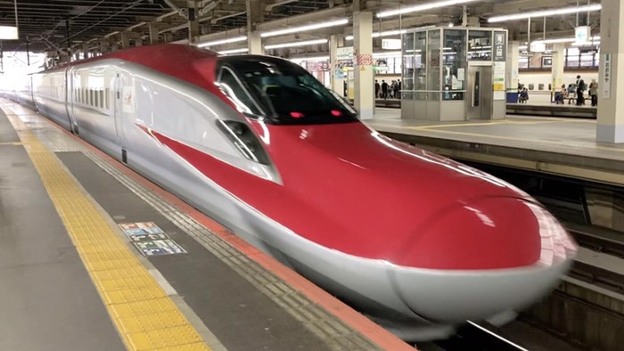 盛岡からははやぶさの後ろにこまちが増結されました