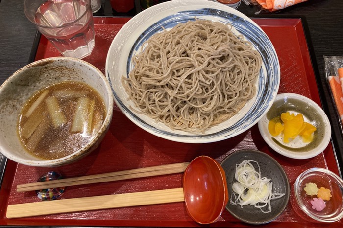 まず腹ごしらえ