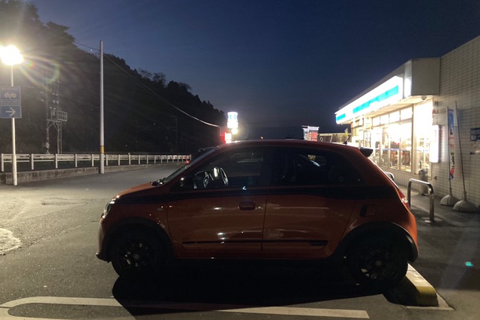 空が薄ら明るくなってきました