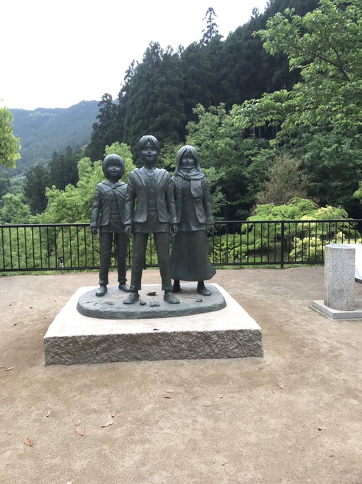 日田進撃の巨人像