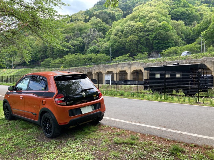 駐車場が国道側にありました