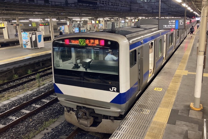 似た電車ですが途中で乗り換えてます