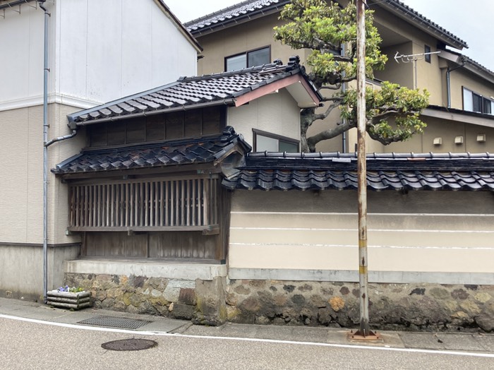 物見窓　本龍寺