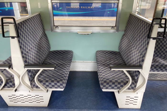 小さいテーブル付いてる！