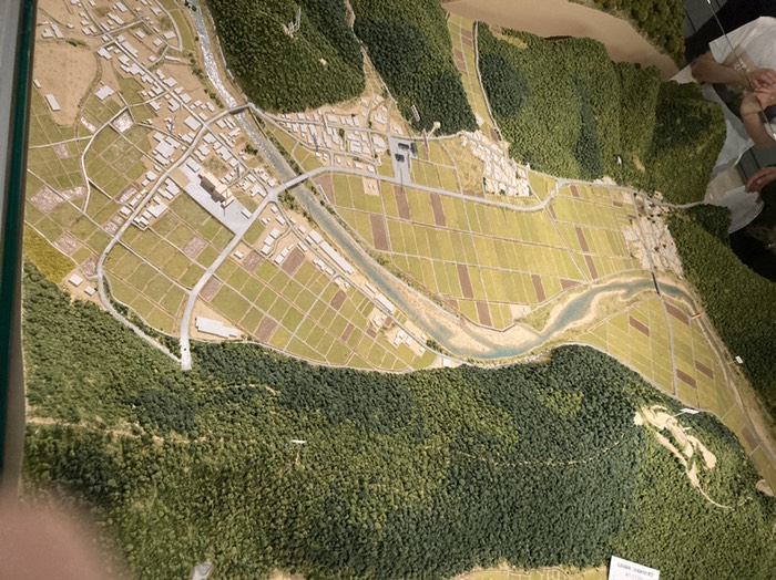 ニ曲城址と鳥越城址の位置関係