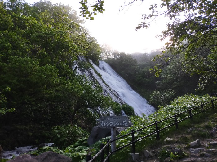 知床八景　オシンコシンの滝