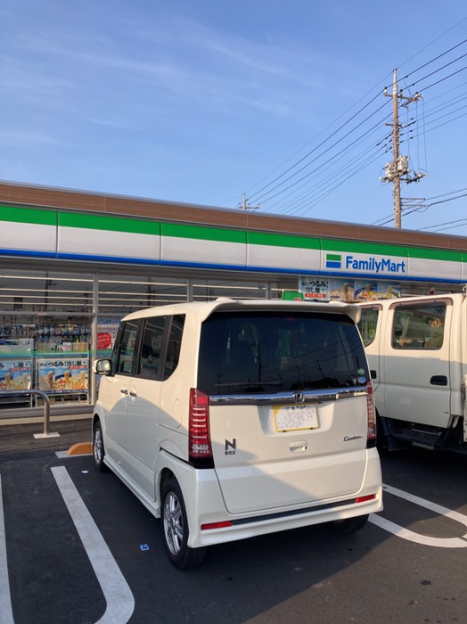 では朝食パン買って出発します