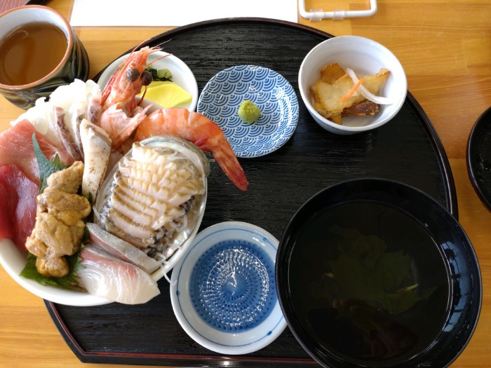 丸建水産 ガンガゼウニのランチ