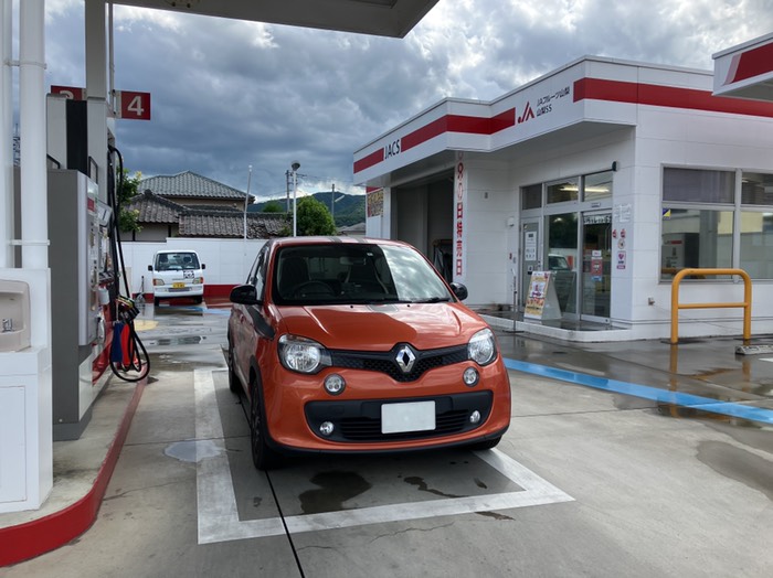 帰れないので給油します