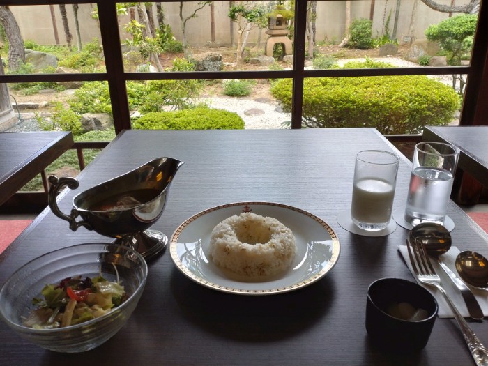 海軍カレイライスと庭