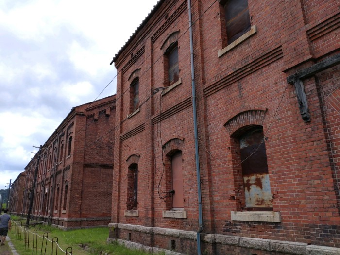 赤レンガロード前