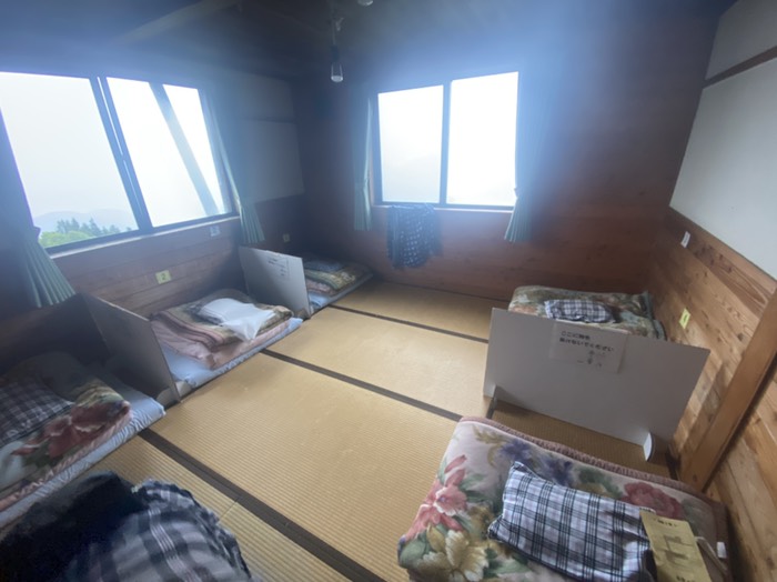 山小屋　部屋