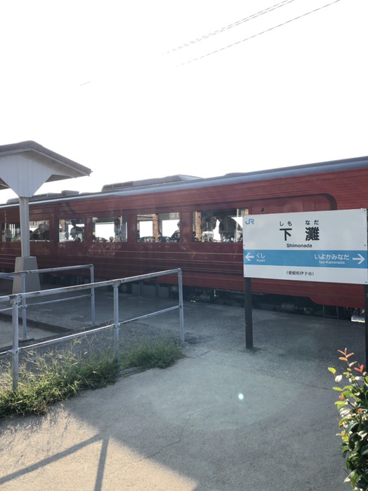 下灘駅と観光列車伊予灘ものがたり2
