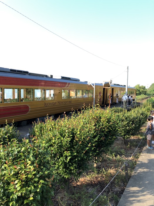 下灘駅と観光列車伊予灘ものがたり3