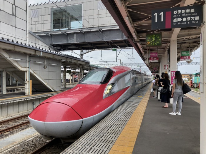 そして秋田新幹線はこの駅でスイッチバック