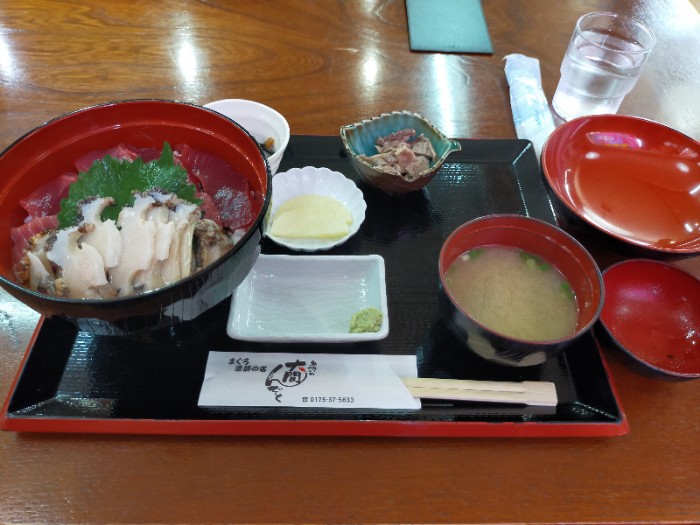 大間んぞく　マグロあわび丼