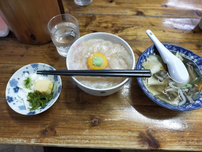 ひらめ漬け丼