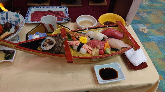 お寿司もあるでよ