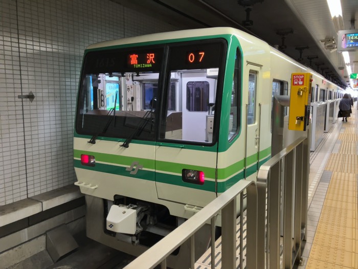 地下鉄に乗ります