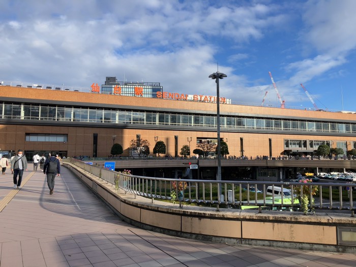 ペデストリアンデッキが有名な仙台駅前