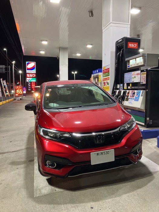 給油してから出発です