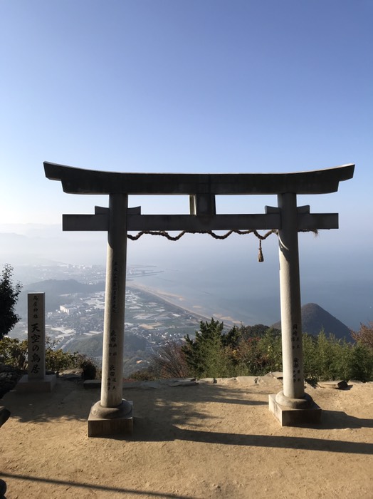 天空の鳥居　高屋神社