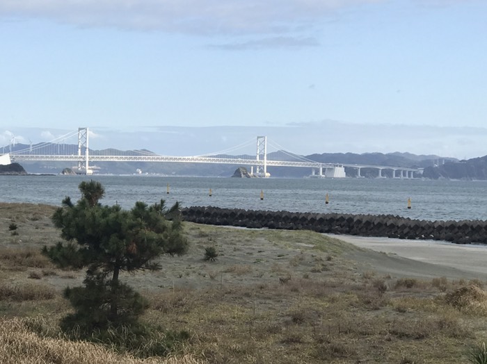 鳴門大橋を眺める