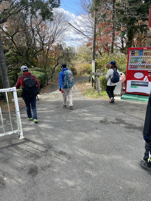 斜め左下階段へ