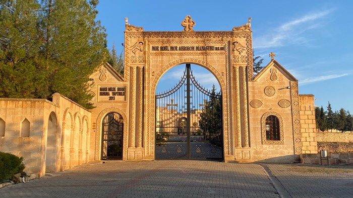 Eingangstor zum Kloster „Abraham“ in Midyat