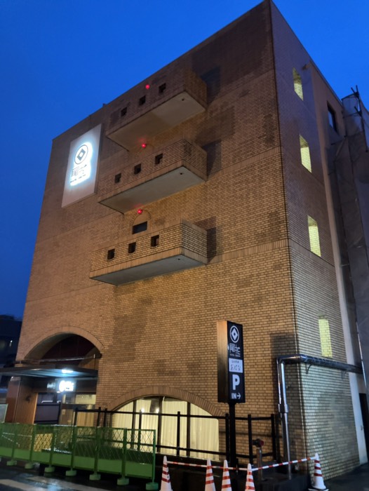 西の方だからこの時間はまだ暗い