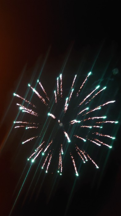 夜明け前の花火