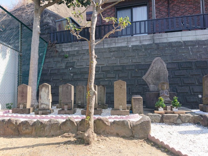 矢之津の石塔碑群