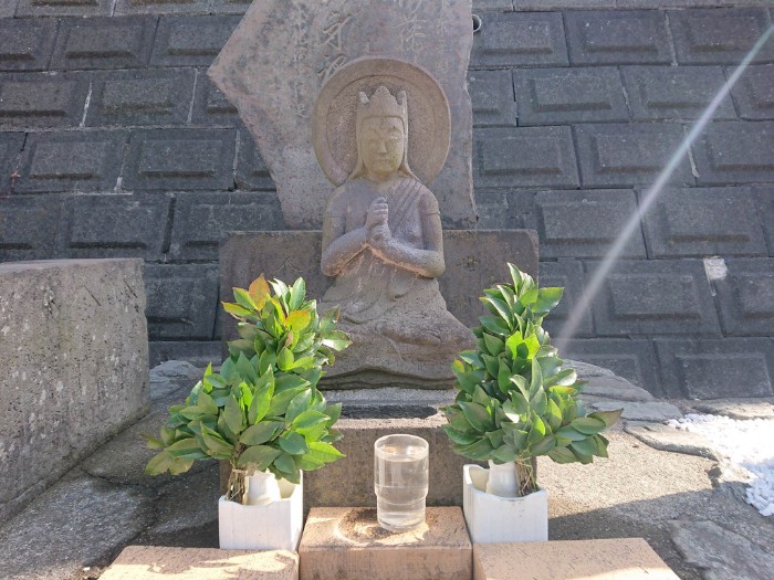 矢之津の石塔碑群