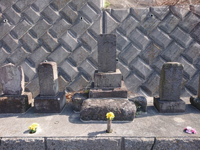 浦賀馬頭観音石塔群