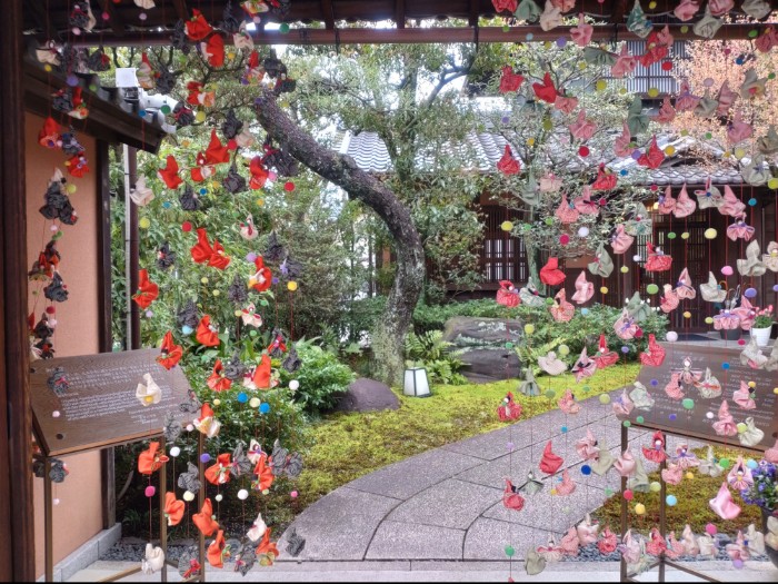 つるし雛  白壁