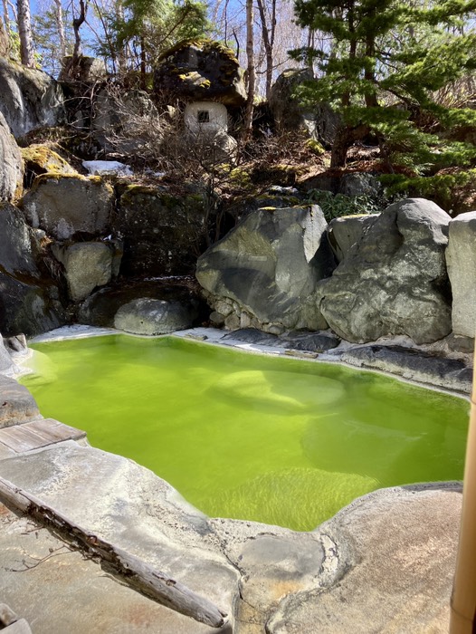 翡翠色の温泉♨️