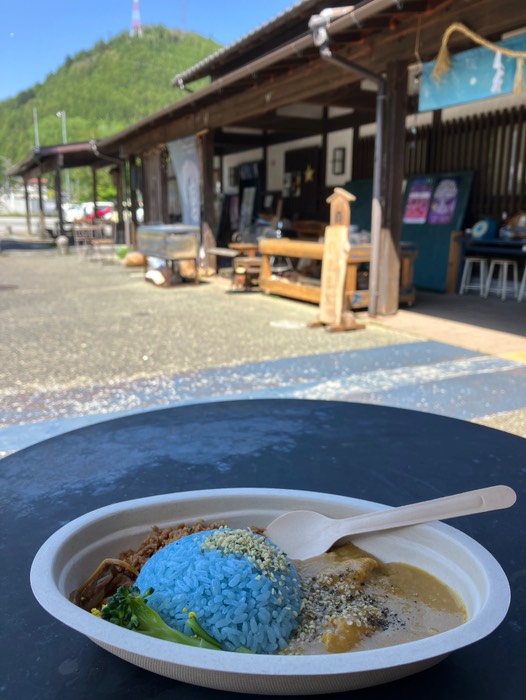 お昼は豆乳とレモンのチキンカレー