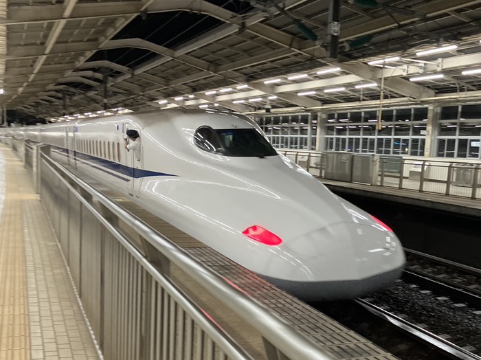 新幹線はここで降り…
