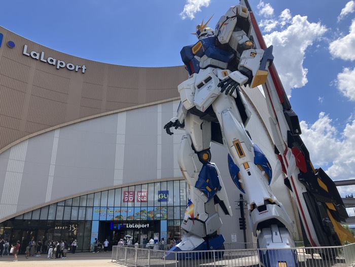 νガンダム ららぽに立つ