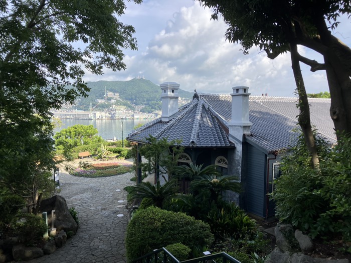 グラバー邸越しに見る三菱造船所