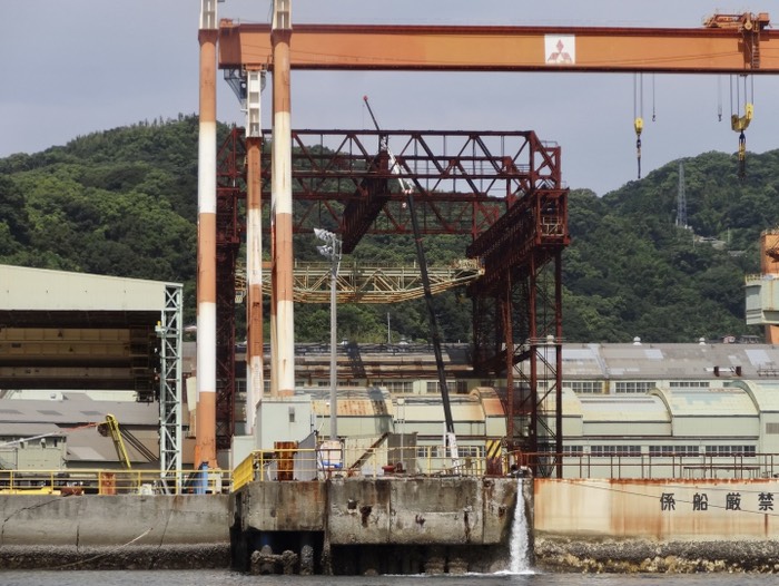 この茶色くなったクレーン