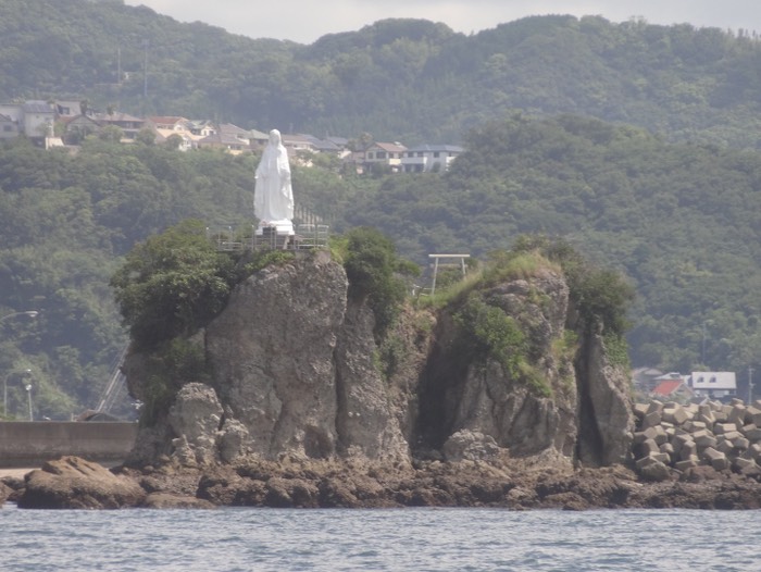 マリア像と鳥居