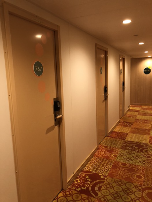 ...客室767号室 招かれざる客