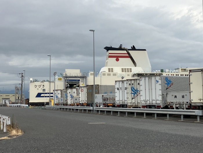 おっ！フェリー見えた！